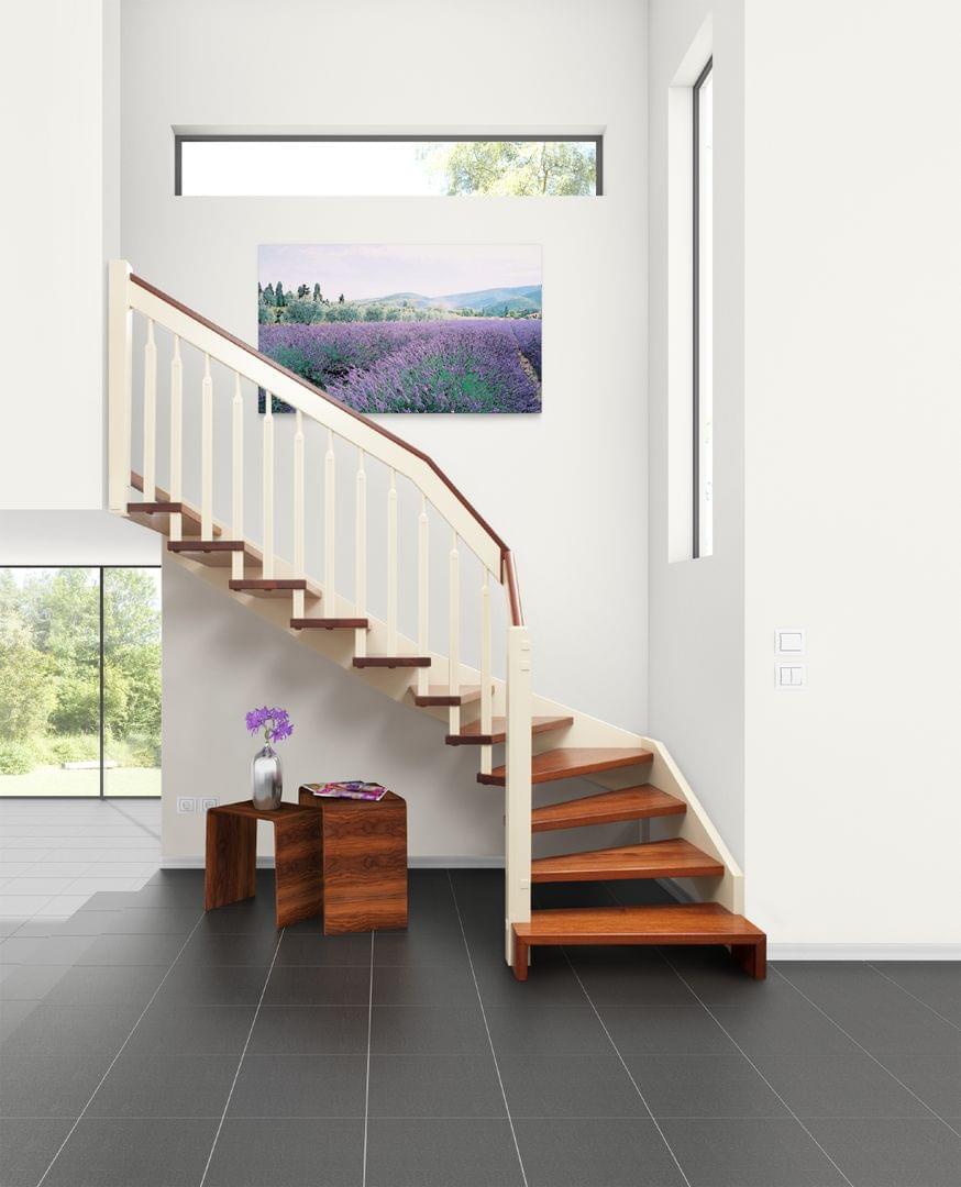 Holztreppe Villa  viertelgewendelte Systemtreppe mit weiss lackiertem Treppengeländer